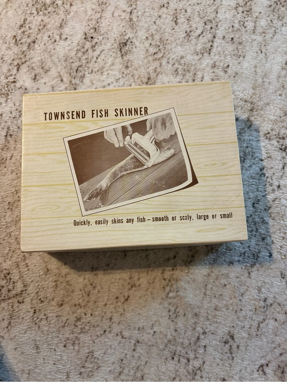 TOWNSEND Fish Skinner Boxed Tool in Cream